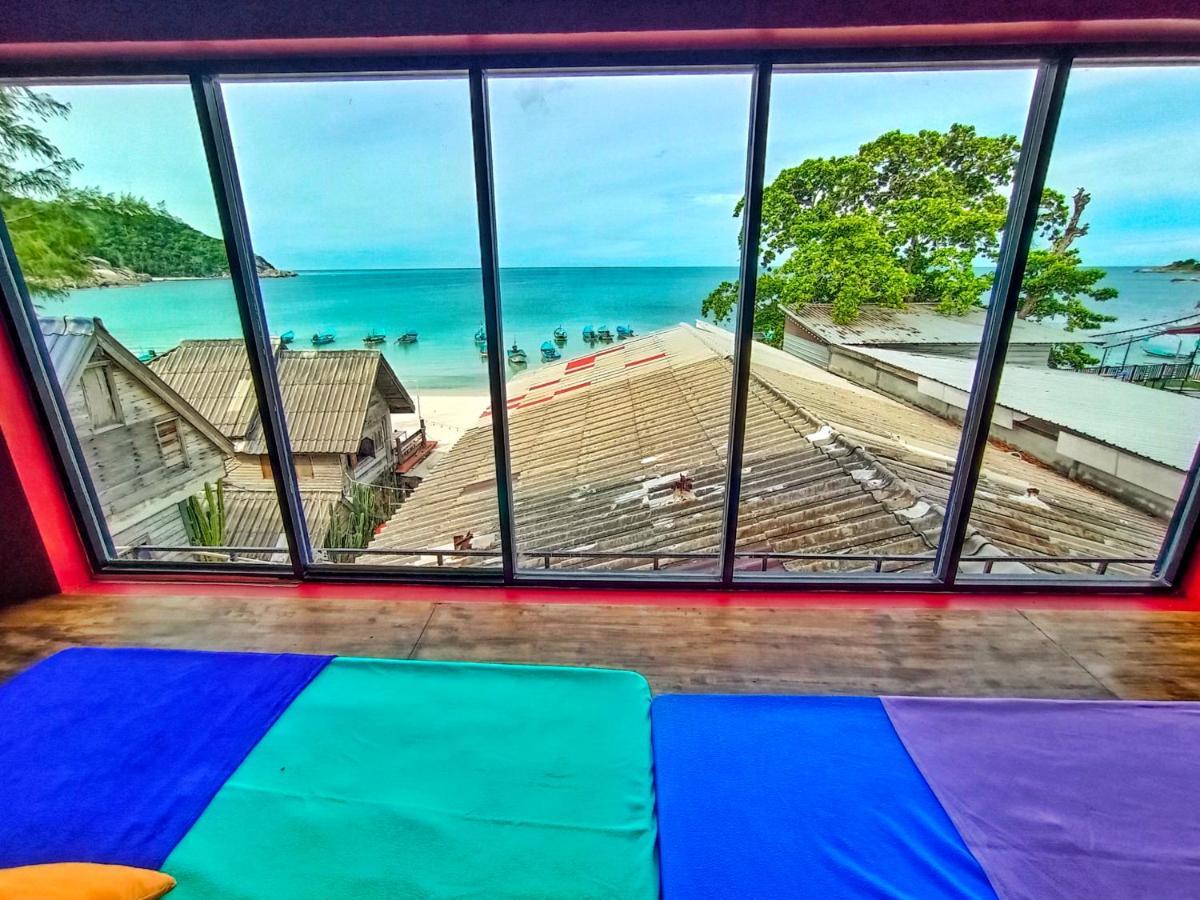 Out! A Radically Inclusive Beach Hostel By Wild & Wandering Hatrin Kültér fotó