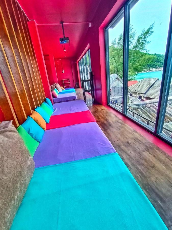 Out! A Radically Inclusive Beach Hostel By Wild & Wandering Hatrin Kültér fotó