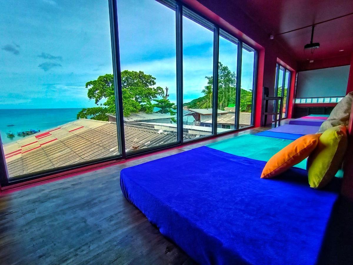 Out! A Radically Inclusive Beach Hostel By Wild & Wandering Hatrin Kültér fotó
